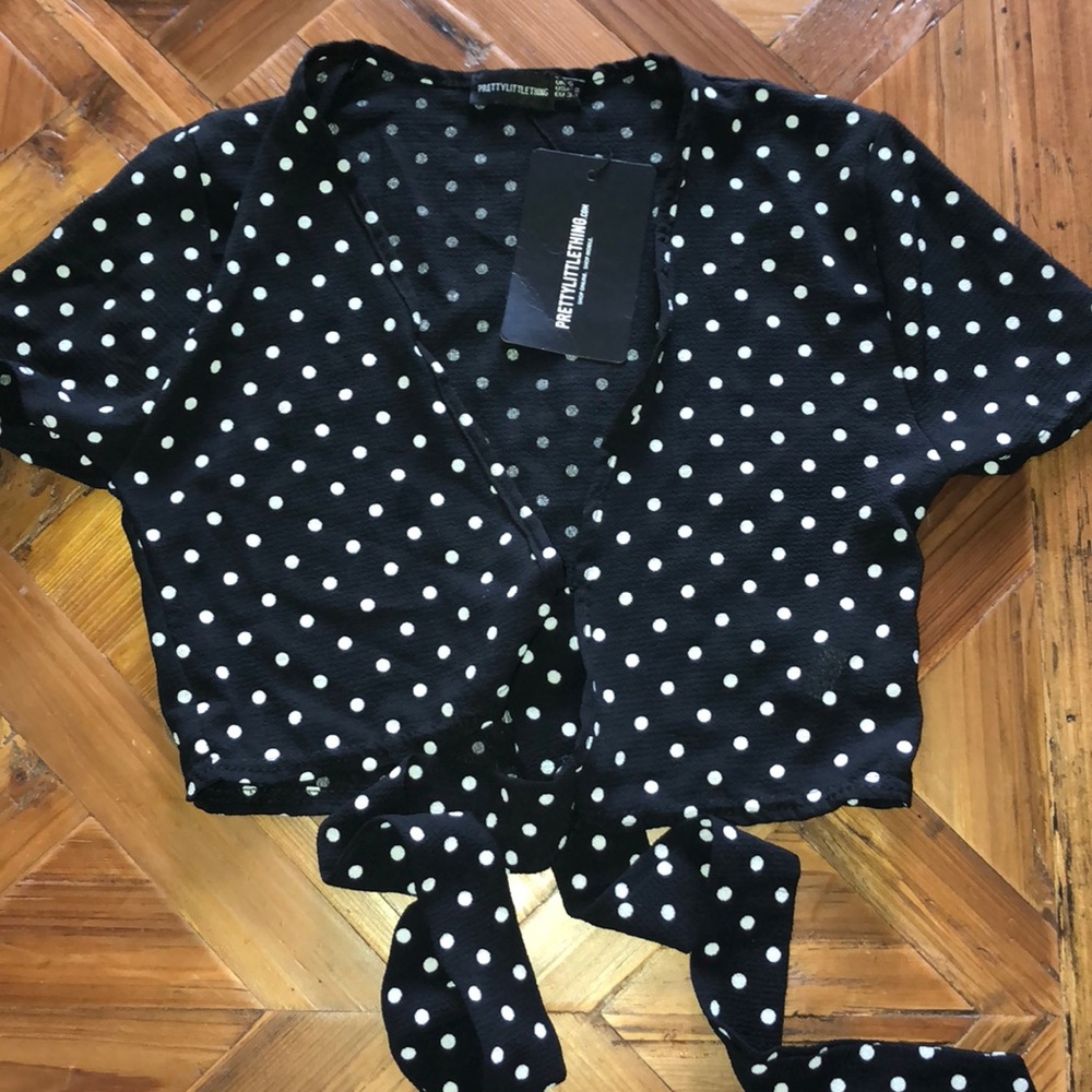 polka dot black wrapped cropped shirt